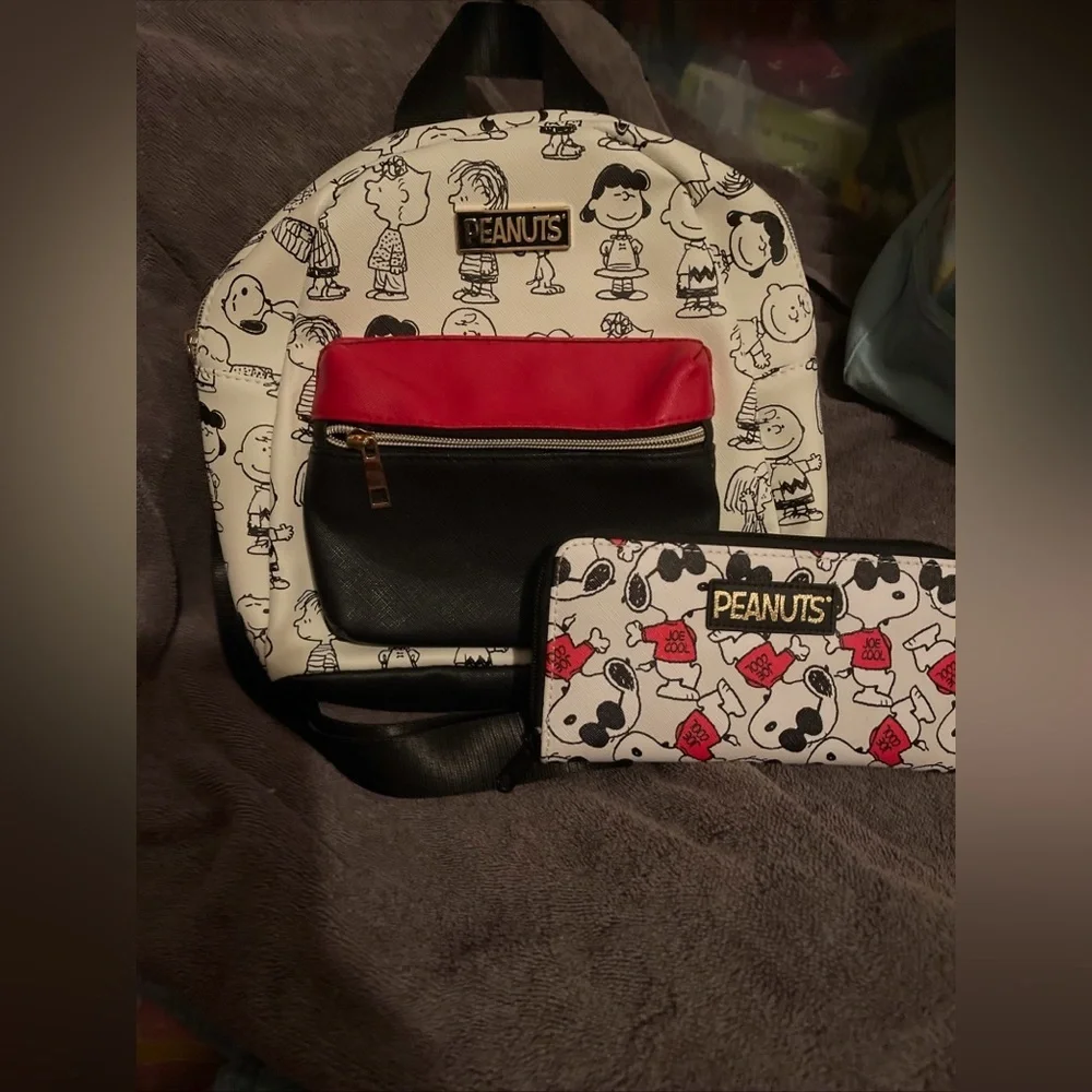 Peanuts Gang Mini Backpack White w/ Black Cartoon Drawings and wallet